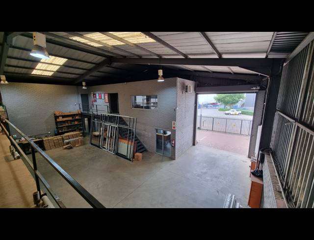 700M² WAREHOUSE FOR SALE IN JET PARK